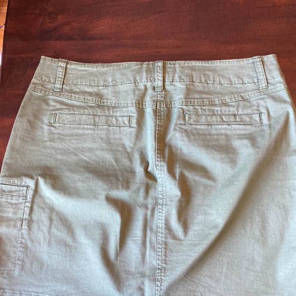 NEW WITHOUT TAGS VINEYARD VINE GREEN MINI SKIRT - Picture 3 of 5